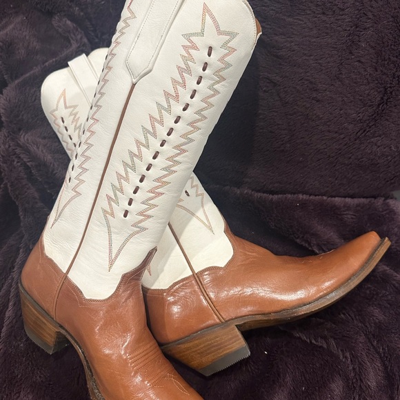 Leather Jenny Boot NWT white and tan size 9 - Picture 2 of 4